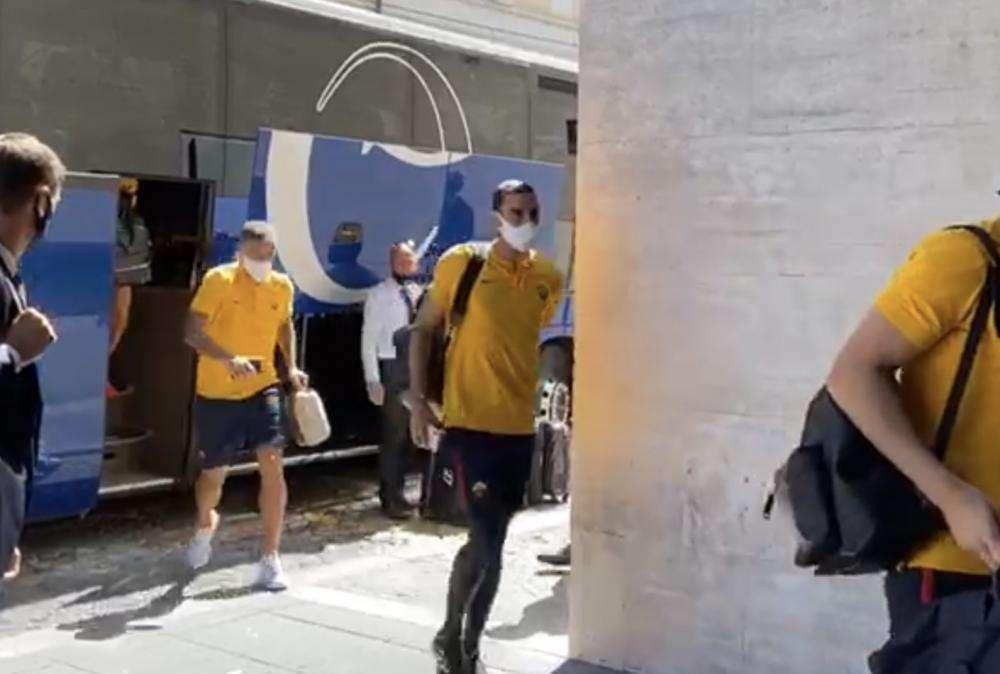 La Roma è arrivata a Napoli. FOTO! VIDEO!