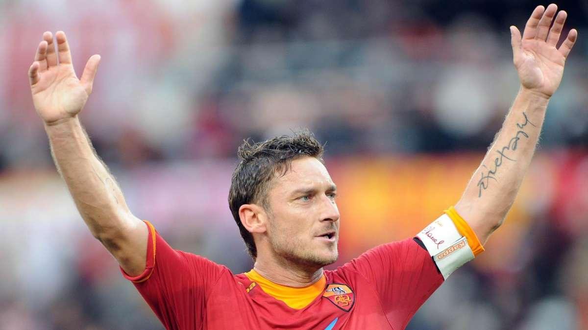 Totti: "Il record? Mi godo questo momento. Luis Enrique bravo a gestire le situazioni. Rinnovo De Rossi? La decisione spetta a lui"