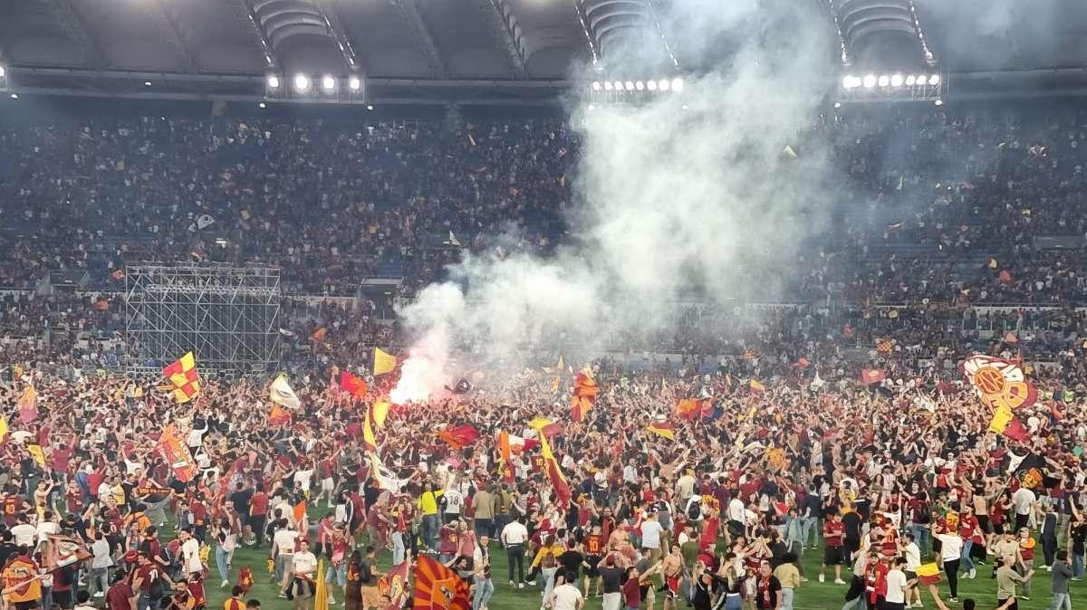 STADIO OLIMPICO -  Il boato al gol di Zaniolo e l'esultanza finale, invasione di campo. La festa vista dal centro del campo. FOTO! VIDEO!