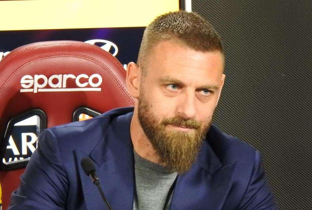 Accadde oggi - La Roma annuncia l'addio di De Rossi, la conferenza integrale del giocatore. La Roma batte la Juve per 3-1. Standing ovation di San Siro per Totti