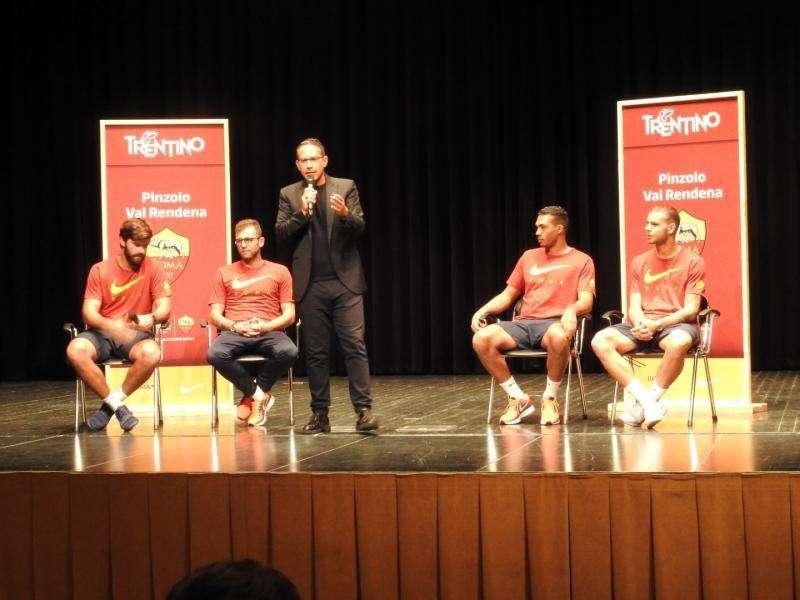 PINZOLO - Alisson: "Sogno di vincere lo scudetto con la Roma". Jesus: "Totti ci mancherà tantissimo". Lobont: "Il gol di Perotti contro il Genoa è stato come prendere il massimo dei voti". FOTO! VIDEO!