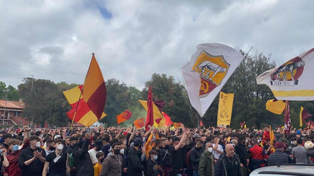 LA VOCE DELLA SERA - Pau Lopez si opererà alla spalla. Italia, solo Spinazzola si vaccinerà tra i giallorossi in Nazionale. Niente Europeo per Zaniolo. Fonseca, colloquio a Trigoria con Pinto e i Friedkin