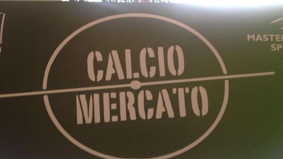 CALCIOMERCATO - Lazio, sorpassato il Torino nella corsa per Casadei. Manchester City, arrivano Reis e Marmoush. Manchester United oggi in Italia, intreccio con il Napoli per Garnacho e Dorgu. Milan e Walker ai dettagli, si punta Gimenez