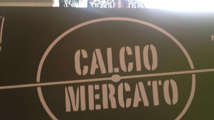 CALCIOMERCATO - Milan, fatta per Walker. Napoli, braccio di ferro con lo United per Garnacho. Juventus, Vlahovic in bilico. Genoa-Balotelli verso la fine. Lazio, sorpassato il Torino per Casadei