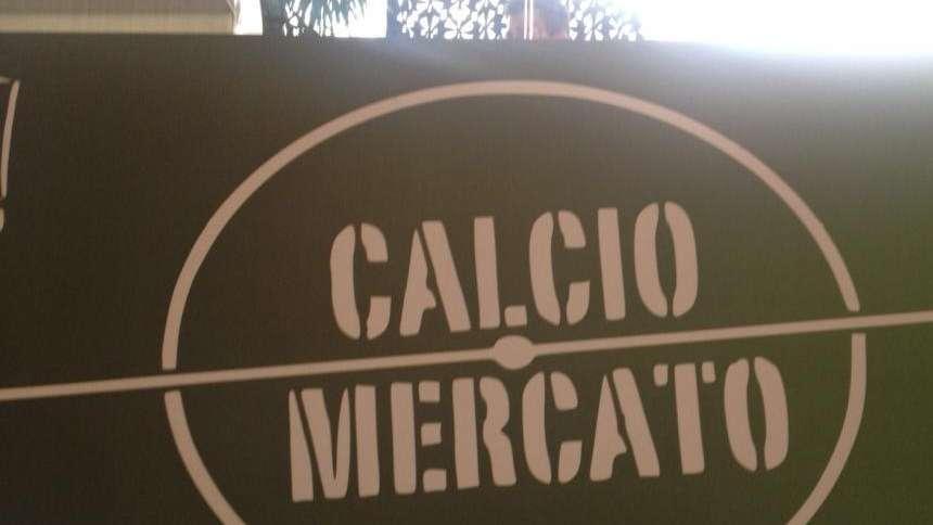 CALCIOMERCATO - Napoli, scoppia il caso Kvara, l'agente: Vuole andare via". La dura risposta dei campani. Mourinho vuole Huijsen e Lindelof. Lazio, il nome per l'attacco