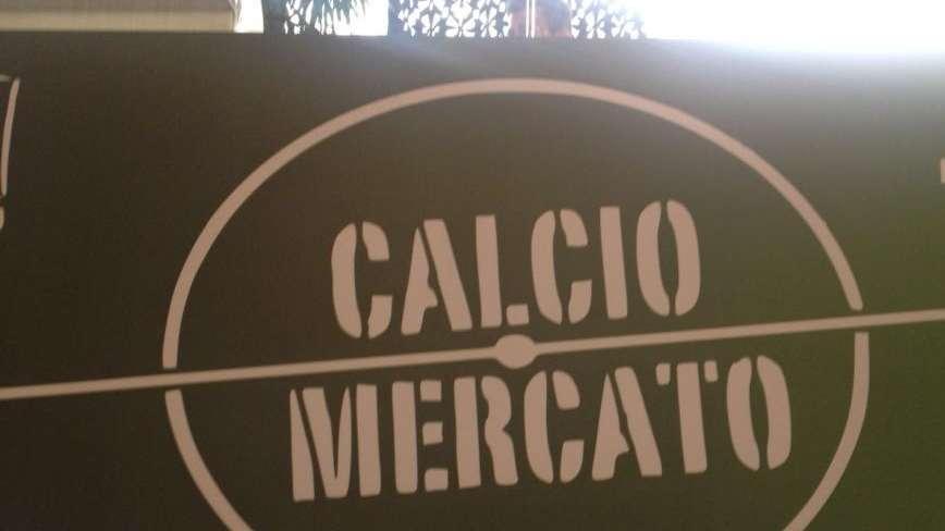 CALCIOMERCATO - Hellas Verona-Zanetti, sempre più vicini. Lazio-Baroni, fumata bianca. Il Bologna non riscatta Saelemaekers. Milan su Zirkzee. L'Atalanta fissa il prezzo per Koopmeiners: 60 milioni