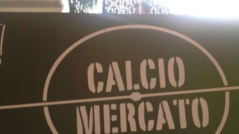 MERCATO - Juventus, spuntano le idee Verde e Mertens. Milan, previsto tra oggi e domani lo sbarco di De Ketelaere. Chelsea, Pavard vuole restare al Bayern. Atalanta, non c'è ancora accordo con l'Inter per Pinamonti