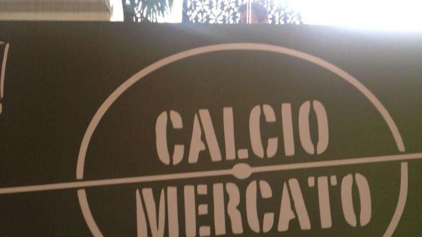 CALCIOMERCATO - Bologna, arriva Miranda a parametro zero. Il Fenerbahce sfida la Lazio per Samardzic. Fiorentina, si valuta Strakosha per la porta. Dewsbury-Hall verso il Brighton. Atalanta, si avvicina Godfrey