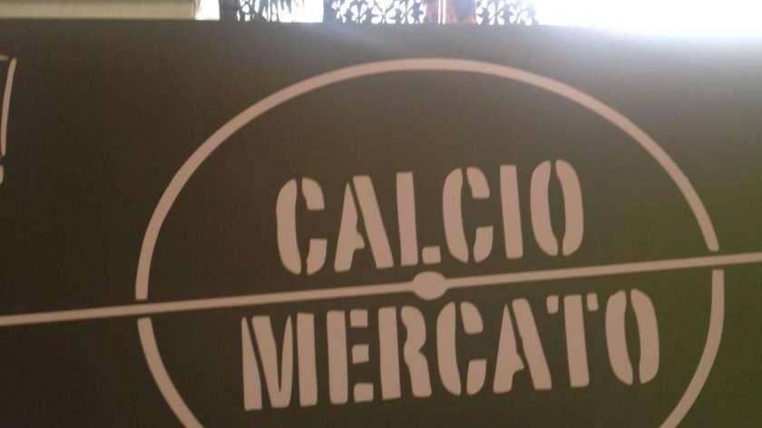 CALCIOMERCATO - Napoli, servono 25 milioni per Neres. Laporte vuole riassaporare l'Europa. Milan, giorni caldi per Fofana. Fiorentina, sondato Meret. Torino, passi avanti per Gosens. Barcellona, c'è l'accordo per Olmo