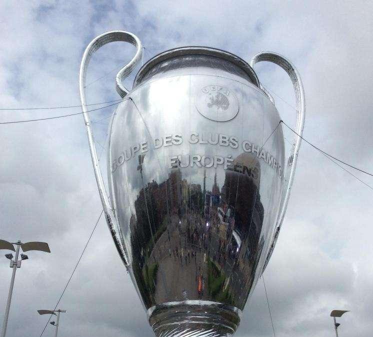 Champions League - Mandzukic regala i 3 punti alla Juve nel finale. Poker del PSG. Facile Barcellona e Bayern su Olympiacos e Celtic. Manchester United di misura a Lisbona