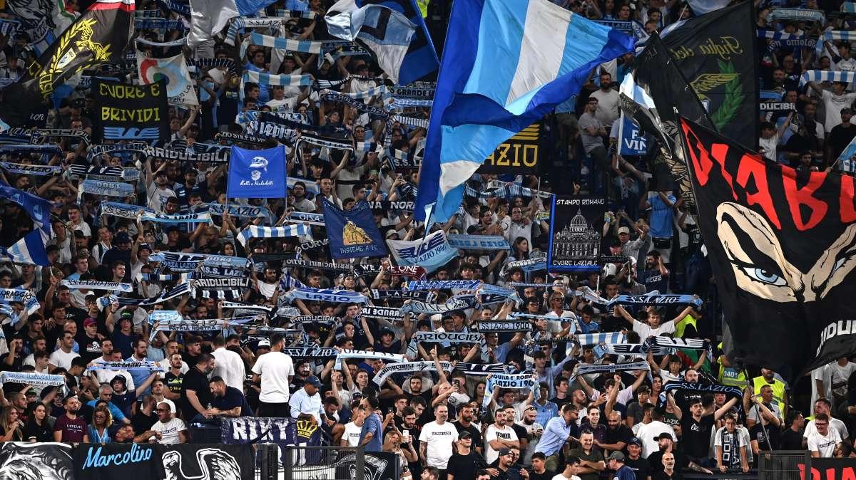 VG - Lazio-Feyenoord, i tifosi laziali riprendono il coro della Roma e cantano: "La Lazio sì e il Feye no"