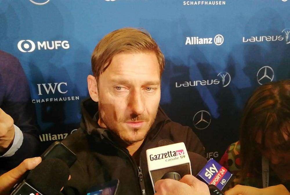 Totti: "Giocare altrove avrebbe rovinato 25 anni di carriera. Spalletti tra quelli che hanno spinto di più per il mio abbandono"