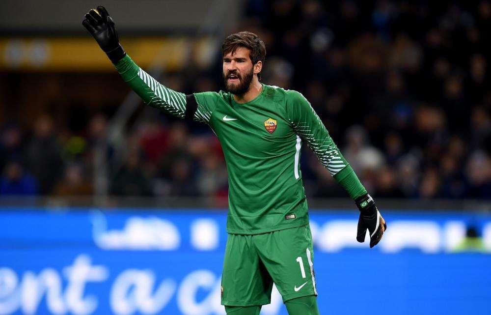 Dalla Spagna, il Real Madrid piomba su Alisson: 50 milioni alla Roma e 5 anni di contratto al calciatore