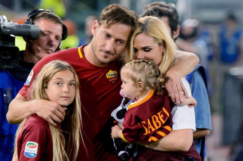 Gli auguri di Totti a Isabel: "Siamo già a due"