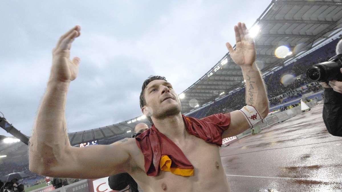TRIGORIA - L'allenamento inizia in anticipo. Totti si allena in palestra. Cassetti e De Rossi in permesso FOTO!