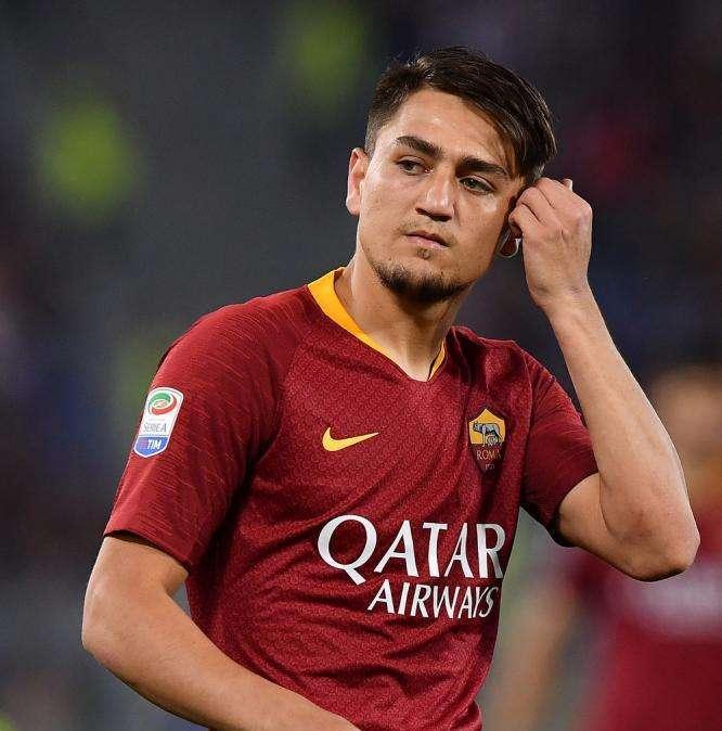 Domani Ünder presente al Roma Store di Via del Corso per presentare la nuova divisa giallorossa
