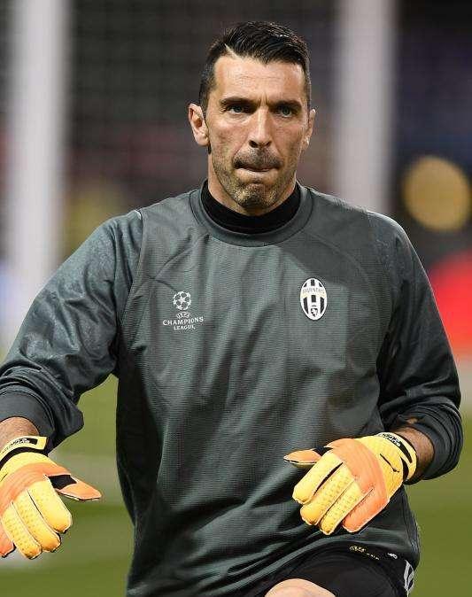 Buffon: "Può succedere di prendere goal da squadre come la Roma. Szczęsny è stato il miglior portiere dello scorso anno"