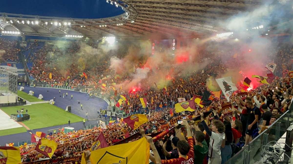 OLIMPICO - Lo stadio batte le mani alla squadra.  FOTO! VIDEO!