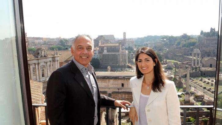 Raggi: "La scritta S.P.Q.R. non è registrabile, tutti possono utilizzarla. Non sanno come farci perdere tempo..."