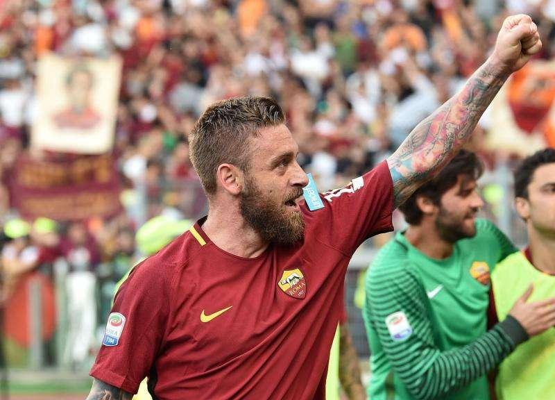 De Rossi: "Totti? Una cosa del genere in uno stadio per un giocatore non l'avevo mai vista. Se vogliamo lo scudetto non dobbiamo smantellare la squadra"