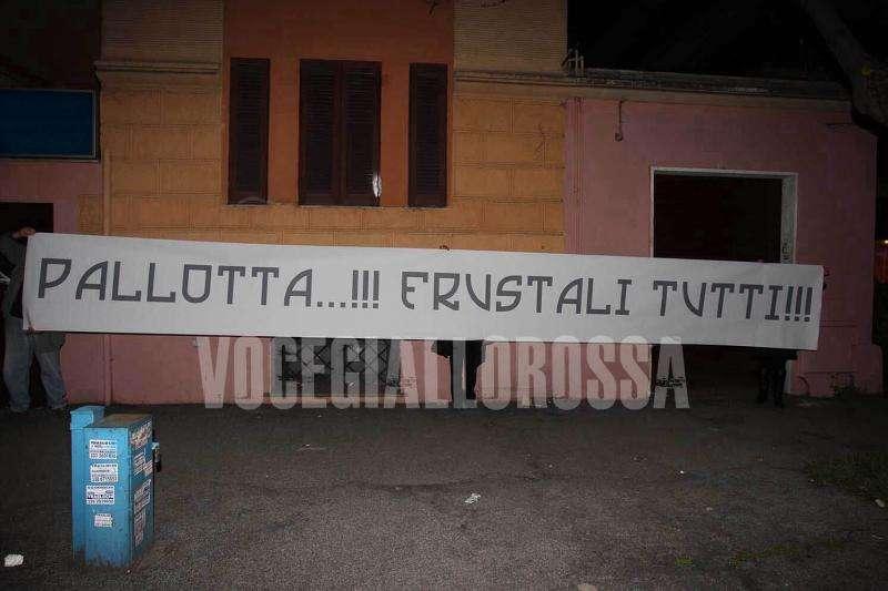Ancora striscioni di contestazione. FOTO!