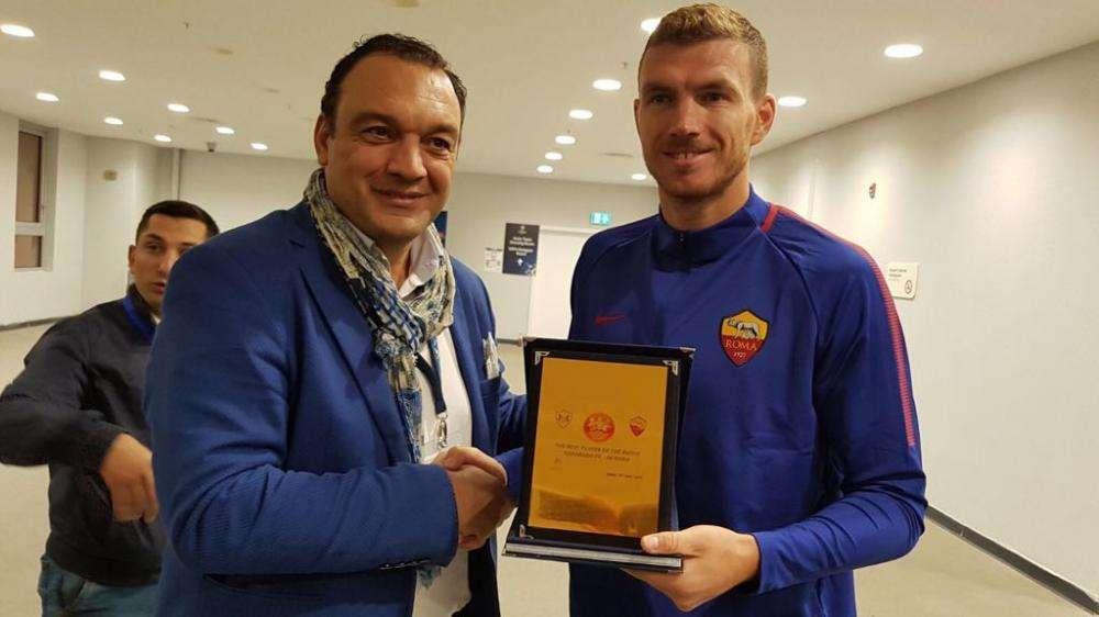 Dzeko e Pedro Henrique premiati come migliori giocatori di Qarabag-Roma. FOTO!