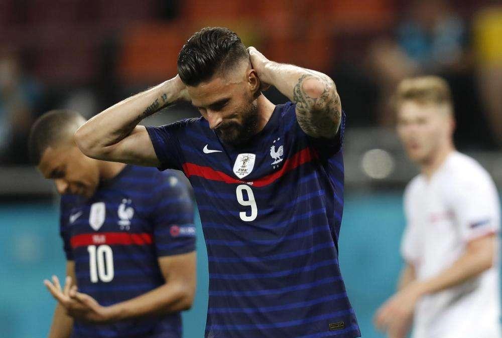 Francia, Benzema infortunato: Deschamps convoca Giroud