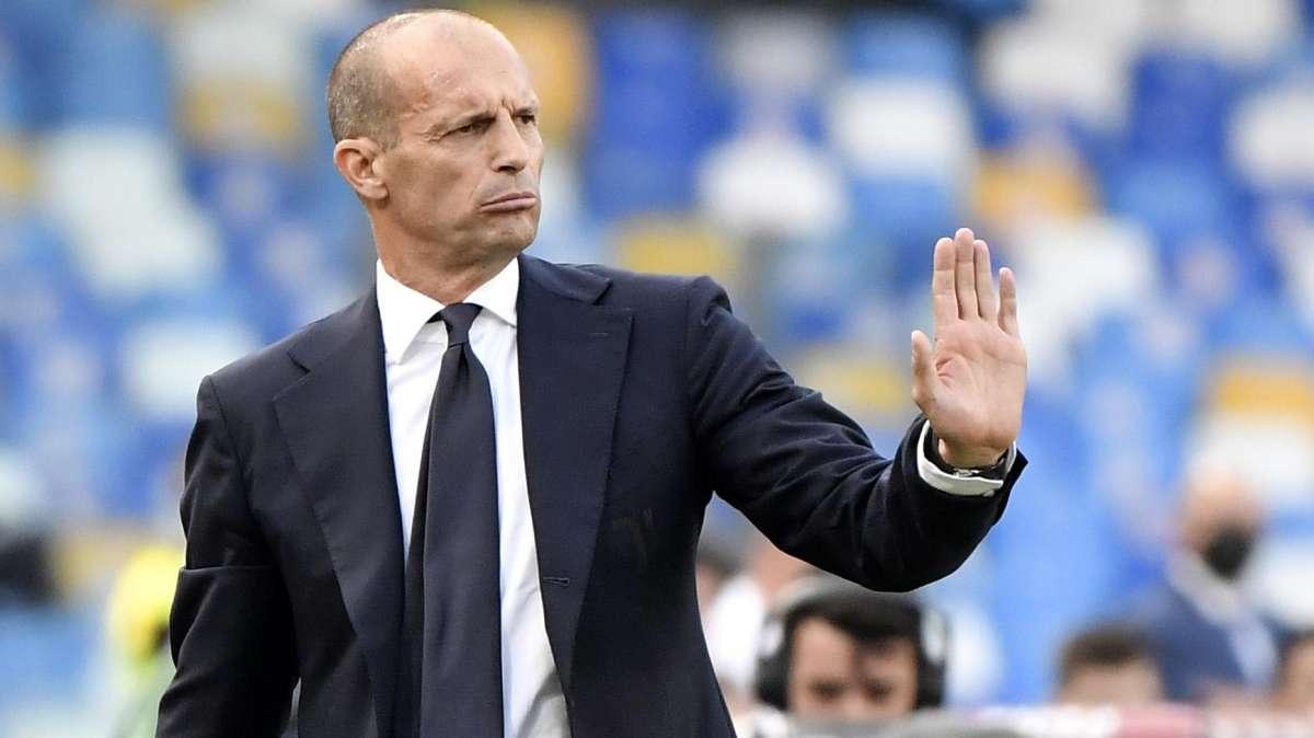 Così  Fan tutti - "Aggiorno Twitter aspettando di leggere: la Juve esonera Allegri. Chissà se l'Udinese ripeterà la prestazione contro la Juventus? Napoli primo: spero in un campionato regolare"