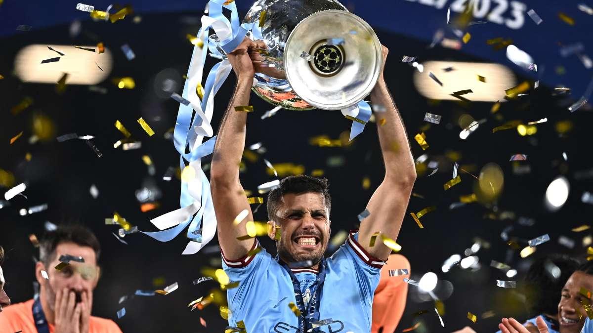 Champions, Rodri è il giocatore dell'anno per la UEFA. Kvara premiato come miglior giovane
