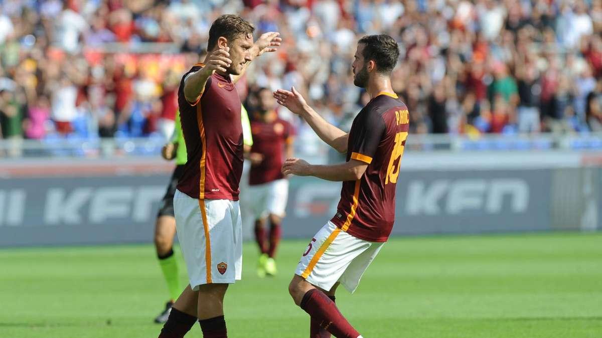 Barcellona, Pjanic: "Luis Enrique alla Roma è stato fondamentale per la mia carriera. Messi o Totti? Lionel lo conosco da due giorni, giocare con Francesco è stato motivo d'orgoglio"