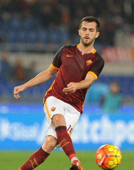 Facebook, Pjanic: "Profonda tristezza per le vittime di Parigi"