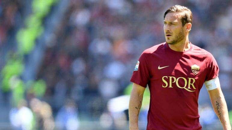 LA VOCE DELLA SERA - Totti: "Non è detto che abbia finito di giocare". Nainggolan: "Mercato? Ne parleremo dopo le vacanze". Pallotta: "Per l'allenatore dobbiamo finalizzare con la società"