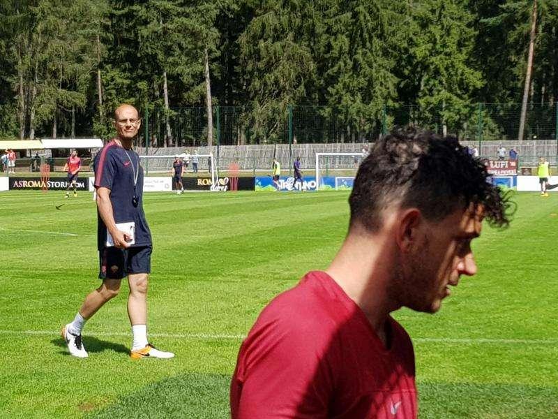 PINZOLO - Florenzi firma autografi ai tifosi presenti. FOTO!