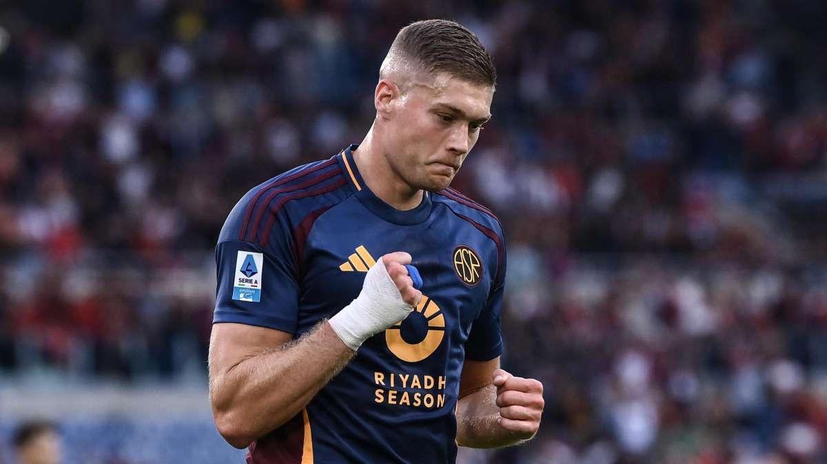 Roma-Udinese 3-0 - La gara sui social: "Questa partita l'avresti vinta anche con De Rossi in panchina. Basta fischi a Pellegrini, è un linciaggio inutile contro il nostro capitano"
