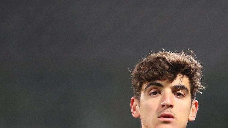 Un tifoso elogia Villar, la risposta ironica del calciatore: "Non è possibile, dicono che sono una pippa..."