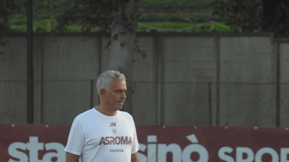 Mourinho risponde a Totti: "Non possiamo fare miracoli. Per sabato avresti potuto darci una mano, però mi sarebbe servito più Aldair"