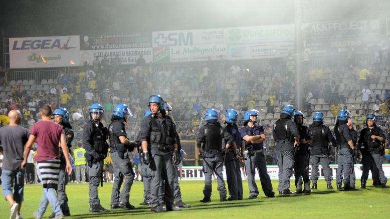 Sindacato Polizia: "La UE imponga ai club un fondo per il risarcimento danni dei teppisti" 