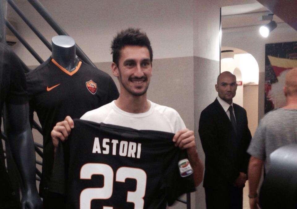 Astori alla consegna della terza maglia: "Presto per parlare di Scudetto. Voglio recuperare dal mio infortunio al più presto"