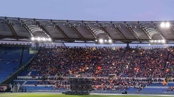Conidi: "La Roma mi ha consegnato una targa per aver unito milioni di persone con la mia canzone"