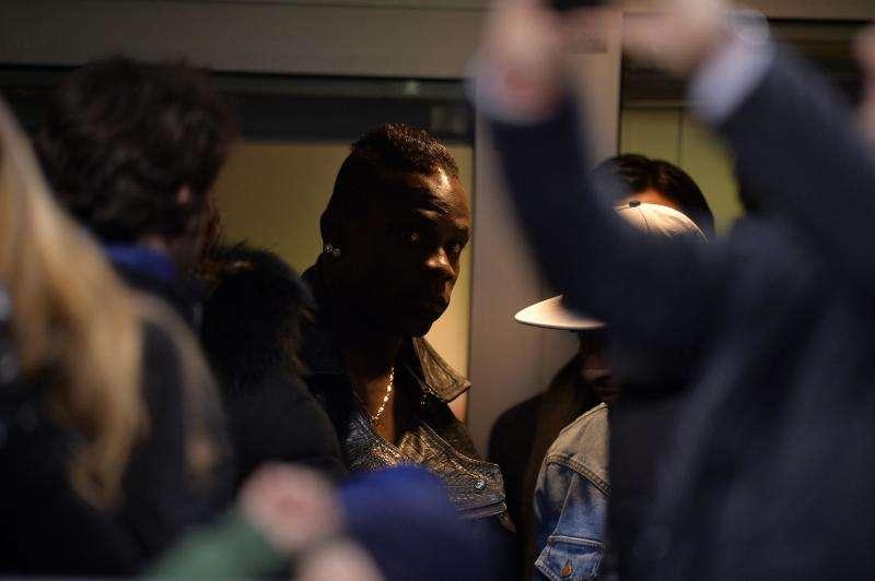 Balotelli torna a Milanello, ma solo in visita. FOTO!