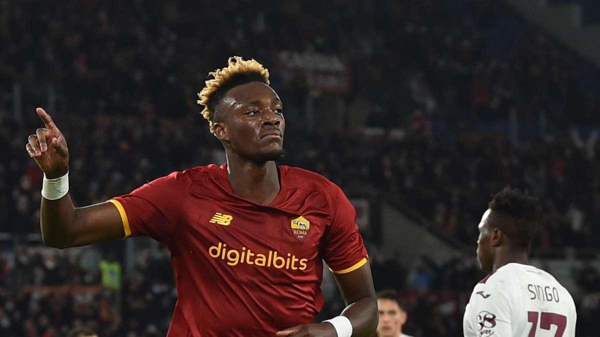 Abraham: "Amo questo club dal primo giorno, non c’è niente di più bello che segnare davanti a questo pubblico"