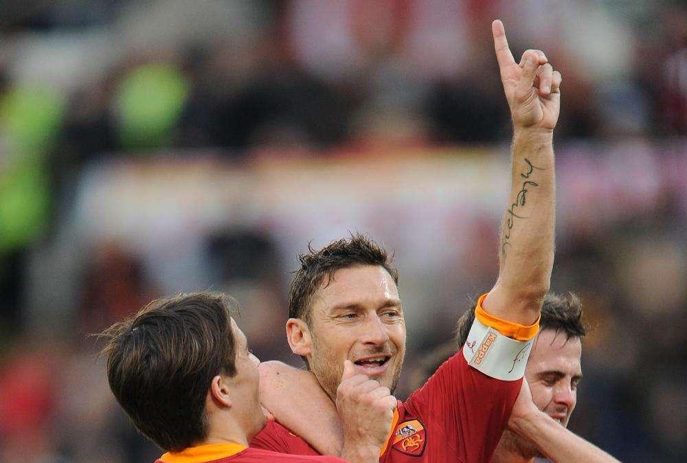 Bojan celebra Totti: "20 anni di gol e magia, c'è solo un Capitano". FOTO!