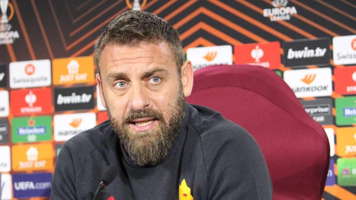 Conferenza stampa - De Rossi: "Spero e penso di recuperare Lukaku e Smalling. Llorente terzino destro? È un'ipotesi. Schick è sempre stato forte. Sembro calmo, ma ho ancora il fuoco dentro". VIDEO!