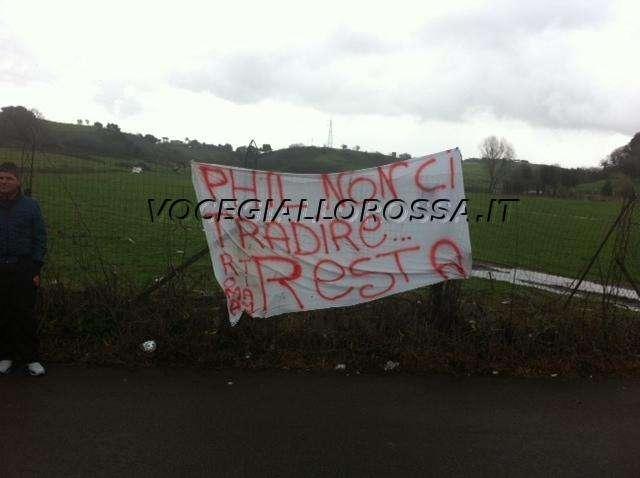 Trigoria - Striscione per Mexes. Assenti Cassetti, Riise, De Rossi e Pizarro. Provato Menez con Perrotta e Taddei