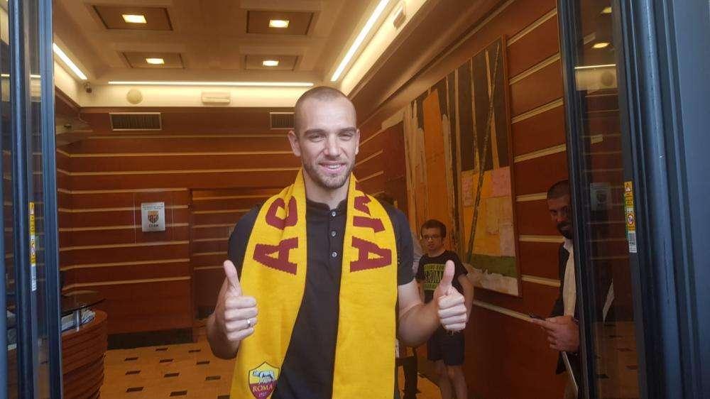 Pau Lopez: "Prometto lavoro, sacrificio e umiltà. Mantengo la freddezza anche nei momenti più difficili"