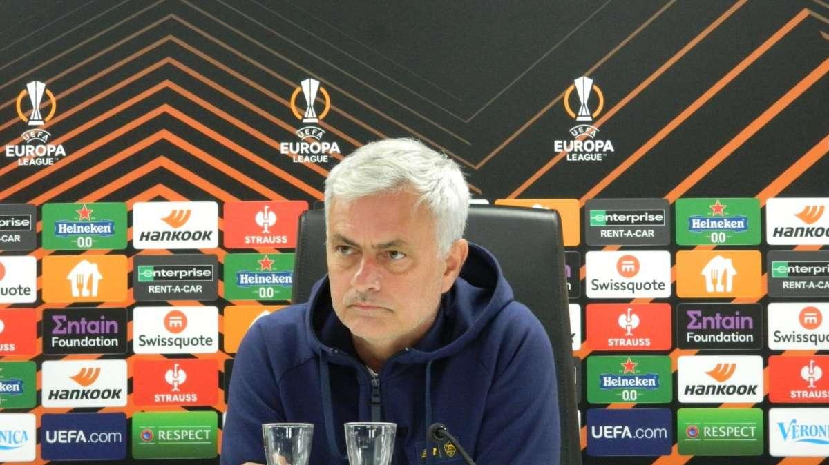 DE KUIP - Mourinho: "Il rinnovo di Smalling? È il matrimonio perfetto. Possiamo vincere l'Europa League, ma non siamo i più forti". VIDEO!