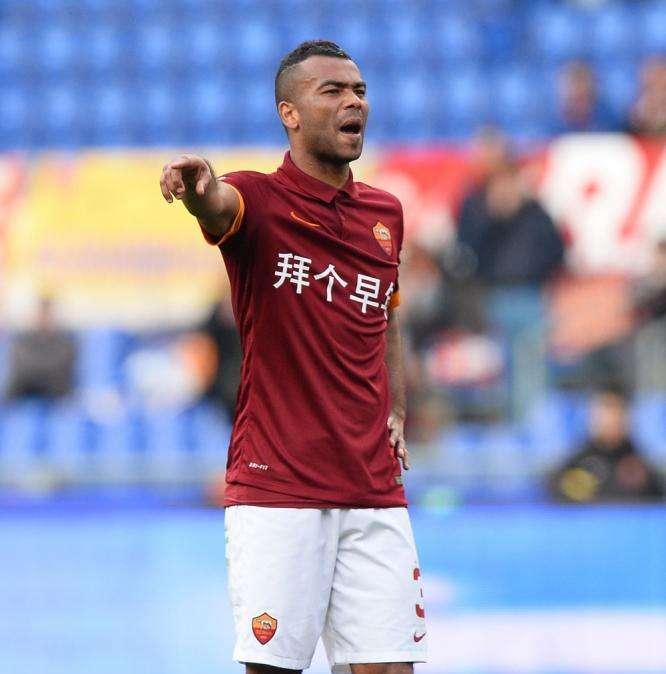 Ashley Cole annuncia il ritiro: l'omaggio della Roma