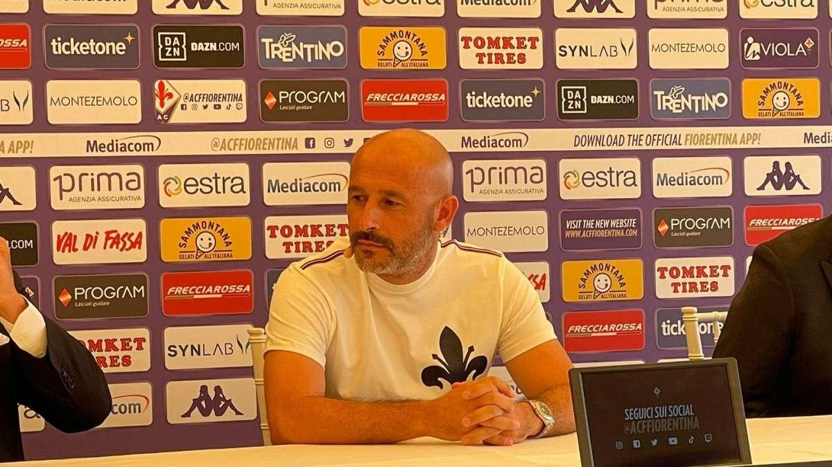 Fiorentina, Italiano come Mourinho: in vespa e con la sciarpa al collo