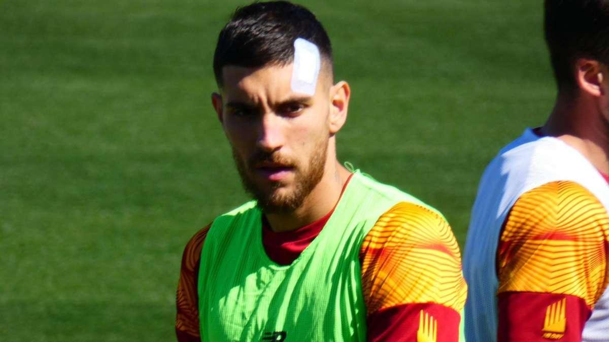 TRIGORIA - Pellegrini si allena con un vistoso cerotto in fronte, Mancini indossa per scherzo il caschetto del capitano. FOTO!