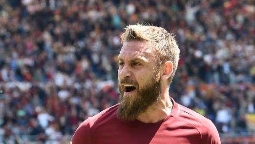 De Rossi e la Roma verso il rinnovo: un anno a 4 milioni con opzione per il secondo. L'Inter non molla: triennale a 5,5 annui